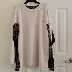 Mossy Oak long sleeve shirt.